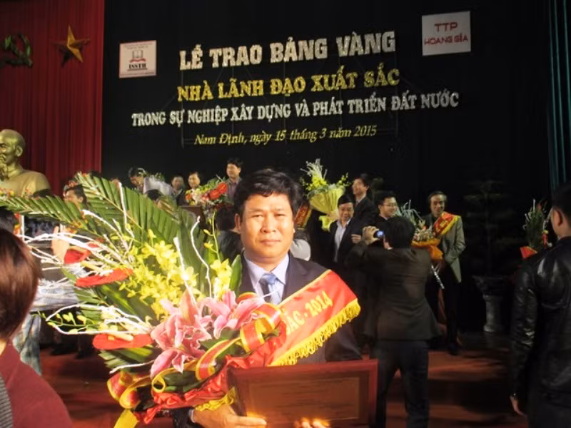 Ông Nguyễn Quyết Thắng được xác định là đã sử dụng kinh phí nhà trường để "mua danh hiệu" tự vinh danh bản thân. Ảnh trên website Trường cao đẳng nghề Quảng Nam Ông Nguyễn Quyết Thắng được xác định là đã sử dụng kinh phí nhà trường để "mua danh hiệu" tự vinh danh bản thân. Ảnh trên website Trường cao đẳng nghề Quảng Nam