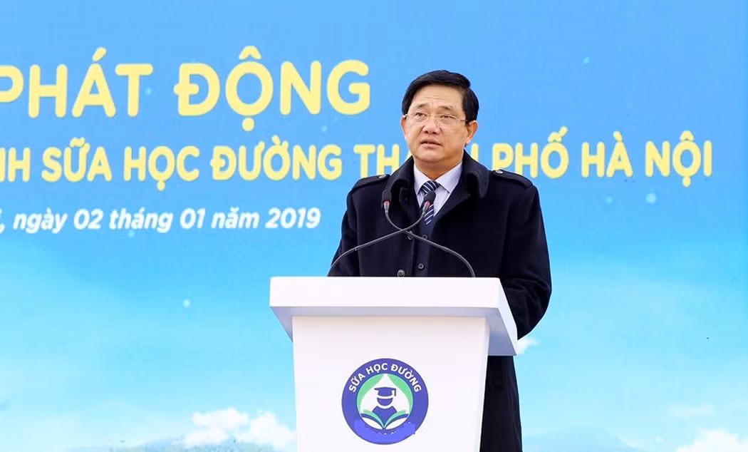 Phó Giám đốc Sở Giáo dục và Đào tạo Hà Nội Phạm Xuân Tiến tại lễ phát động Chương trình Sữa học đường năm 2019 trên địa bàn Thủ đô. Hà Nội muốn làm một loại sữa riêng cho học sinh Thủ đô, ảnh: Báo Kinh tế và Đô thị. Phó Giám đốc Sở Giáo dục và Đào tạo Hà Nội Phạm Xuân Tiến tại lễ phát động Chương trình Sữa học đường năm 2019 trên địa bàn Thủ đô. Hà Nội muốn làm một loại sữa riêng cho học sinh Thủ đô, ảnh: Báo Kinh tế và Đô thị.