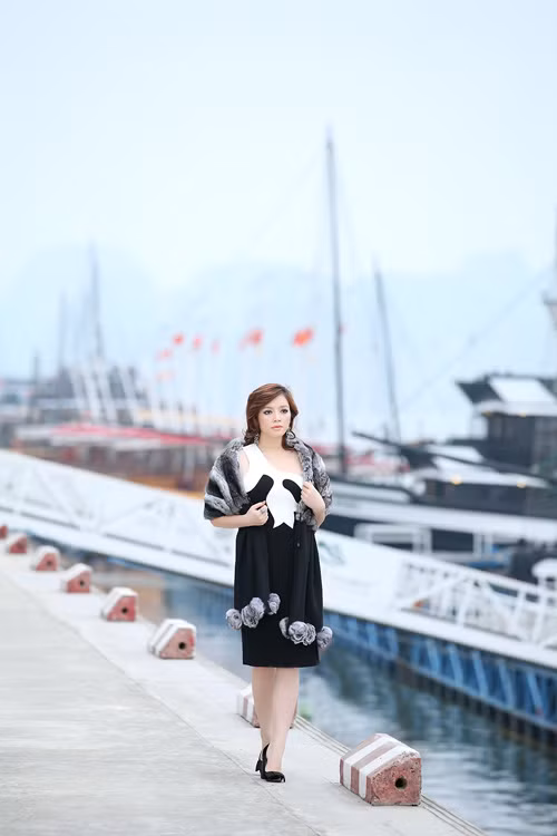 Sau khi kêu gọi mọi người nhắn tin và bình chọn cho Vịnh Hạ Long trở thành kỳ quan thiên nhiên mới của thế giới, Đại sứ du lịch Việt Nam Lý Nhã Kỳ đã có dịp quay lại đây để thực bộ ảnh nhằm quảng bá du lịch. Sau khi kêu gọi mọi người nhắn tin và bình chọn cho Vịnh Hạ Long trở thành kỳ quan thiên nhiên mới của thế giới, Đại sứ du lịch Việt Nam Lý Nhã Kỳ đã có dịp quay lại đây để thực bộ ảnh nhằm quảng bá du lịch.