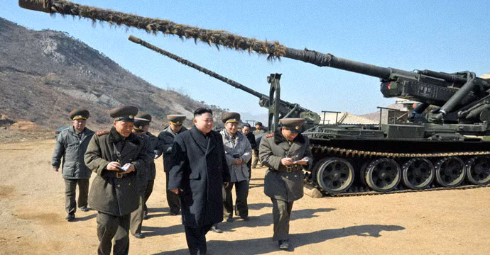 Nhà lãnh đạo Triều Tiên Kim Jong-un thị sát Quân đoàn 4 trên biên giới biển với Hàn Quốc. Nhà lãnh đạo Triều Tiên Kim Jong-un thị sát Quân đoàn 4 trên biên giới biển với Hàn Quốc.