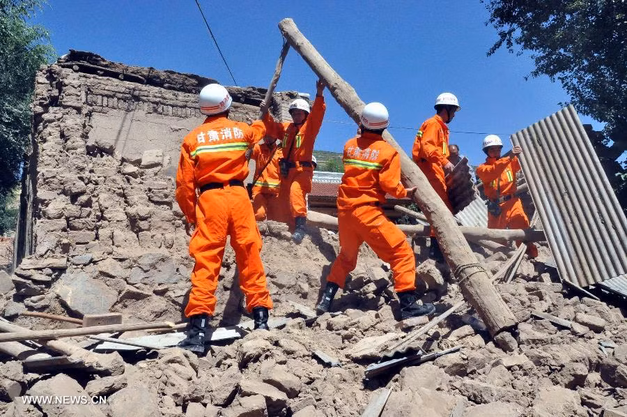 Các rung chấn kéo dài khoảng 1 phút gây thiệt hại cho hàng chục ngàn ngôi nhà.