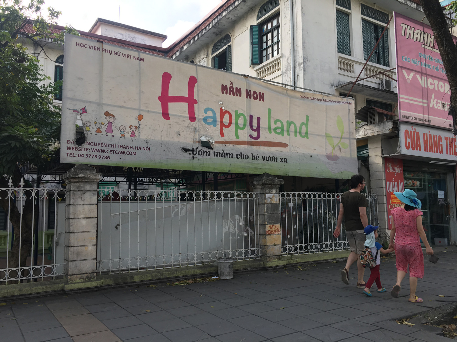 Trường mầm non Happy Land nằm trong khuôn viên Học viện.