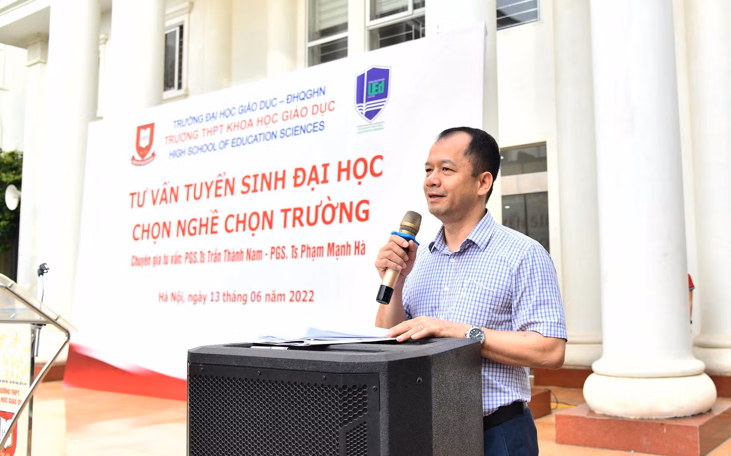 Tiến sĩ Nguyễn Bá Ngọc -Trưởng phòng Đào tạo Trường Đại học Giáo dục, Đại học Quốc gia Hà Nội phát biểu tại buổi tư vấn. Ảnh: education.vnu.edu.vn