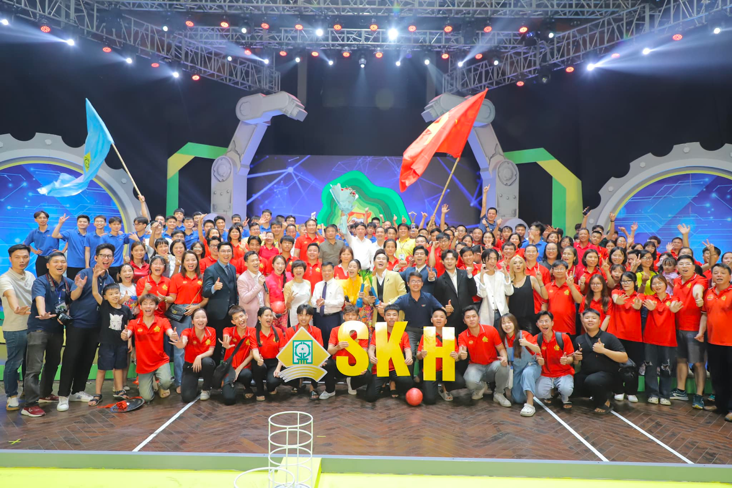 Sinh viên Trường Đại học Sư phạm Kỹ thuật Hưng Yên tham gia cuộc thi cuộc thi Sáng tạo Robot Việt Nam 2024. Ảnh: NTCC