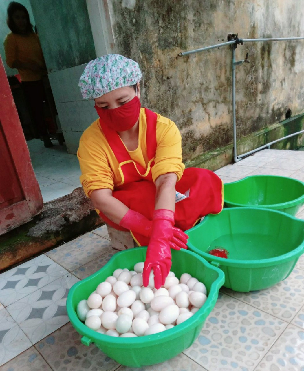 Các cô nuôi ở trường Mầm non Xy (Hướng Hóa) chuẩn bị nấu ăn. Ảnh: Trường mầm non Xy Các cô nuôi ở trường Mầm non Xy (Hướng Hóa) chuẩn bị nấu ăn. Ảnh: Trường mầm non Xy