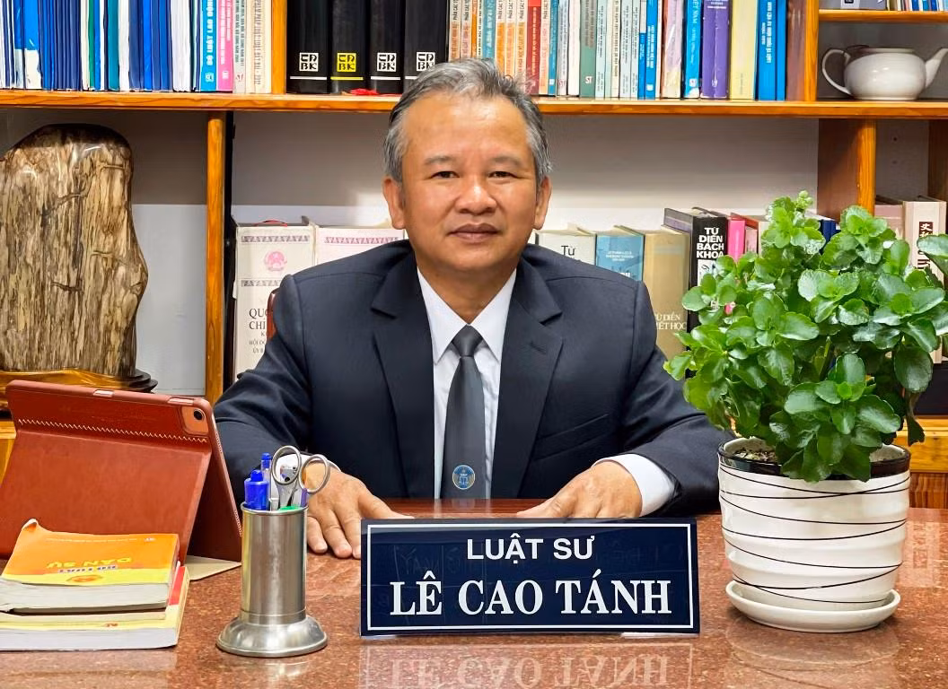 Ròng rã suốt 15 đi kiện, thầy Lê Cao Tánh đã được trở lại với bục giảng. Ảnh: AN