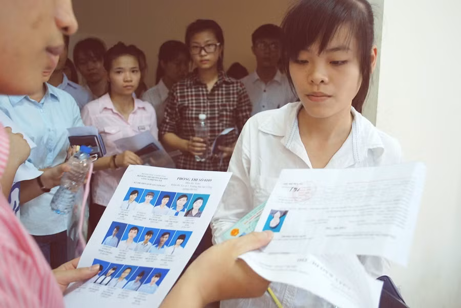 Thí sinh tham gia kỳ thi THPT quốc gia năm 2015. Ảnh của Xuân Trung Thí sinh tham gia kỳ thi THPT quốc gia năm 2015. Ảnh của Xuân Trung