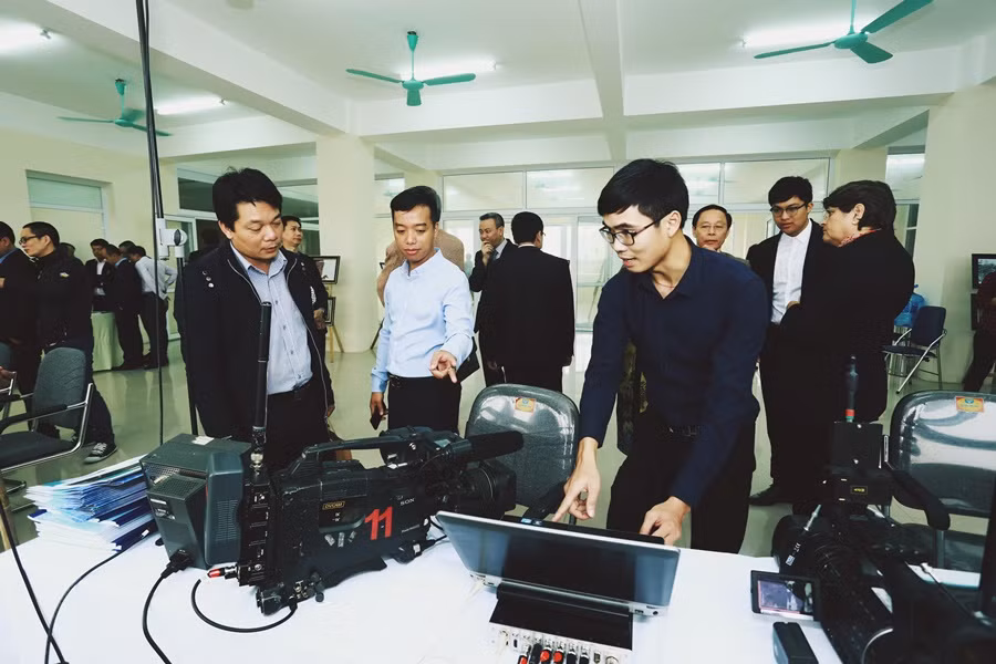 Nữ sinh báo chí bày tỏ quan điểm về bạo lực học đường ảnh 2