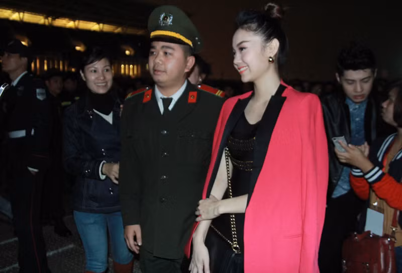 Minh Hằng là tâm điểm sự chú ý của nhiều người, khi có mặt xem -KPop tối 29/11.