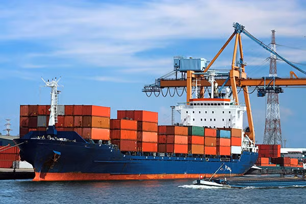 Phải niêm yết giá dịch vụ vận chuyển hàng hóa công-te-nơ bằng đường biển. ảnh minh họa: báo giao thông. Phải niêm yết giá dịch vụ vận chuyển hàng hóa công-te-nơ bằng đường biển. ảnh minh họa: báo giao thông.