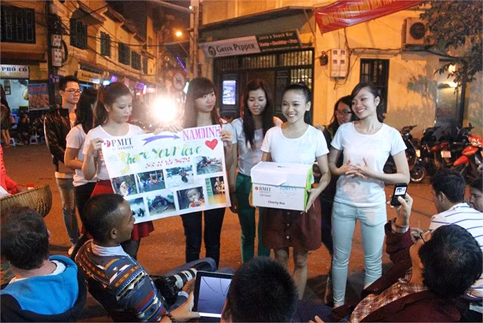 Sau khi vượt qua 2 vòng loại và vòng thi ảnh, 17 nữ sinh xinh đẹp và tài năng nhất của ĐH RMIT đã cùng nhau tham gia vào các hoạt động từ thiện vì cộng đồng >> Ngôi sao Missteen Thảo My khiến cộng đồng mạng "nổi sóng" >> MISS CUXI VIỆT HUÊ KHOE DÁNG XINH >> Hotgirl Linh Hàn gợi cảm đón mùa đông về >> Nữ sinh Học viện Hành chính hóa thân thành thôn nữ xinh đẹp >> HOA KHÔI SINH VIÊN YÊU KIỀU BÊN "NGỰA SẮT" >> Vẻ đẹp căng tràn của Hoa khôi Missteen Diễm Trang >>Những mỹ nhân từng học tại trường "nhà giàu" RMIT >>Miss ĐH Sư phạm Hà Nội diện áo dài cực xinh >> Phát sốt vì 4 nữ giáo viên xinh đẹp >>Midu, Hà Min, Linh Hàn đọ dáng "nóng bỏng"