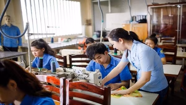 Sinh viên Trường Cao đẳng Đồng Khởi trong giờ thực hành. (Ảnh: NTCC).