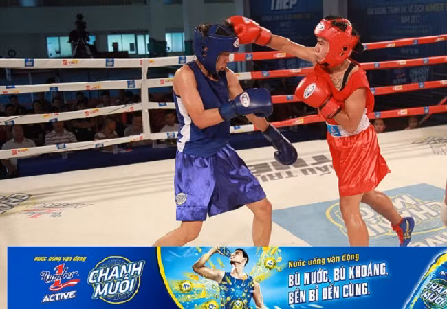 Thu Nhi (đỏ) cho thấy khả năng biến hóa trong tấn công. Thu Nhi (đỏ) cho thấy khả năng biến hóa trong tấn công.