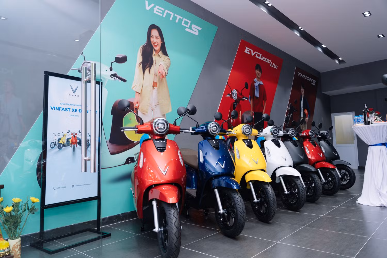 Xe máy điện VinFast sở hữu thiết kế thời trang, tích hợp nhiều công nghệ hiện đại. Xe máy điện VinFast sở hữu thiết kế thời trang, tích hợp nhiều công nghệ hiện đại.