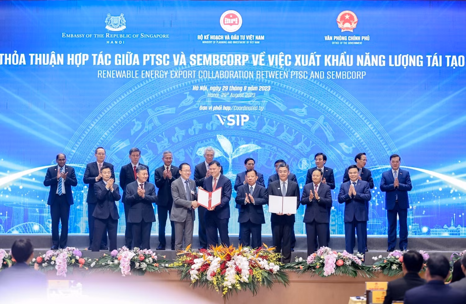 Liên danh PTSC - Sembcorp đón nhận giấy phép khảo sát các dự án năng lượng tái tạo ngoài khơi.