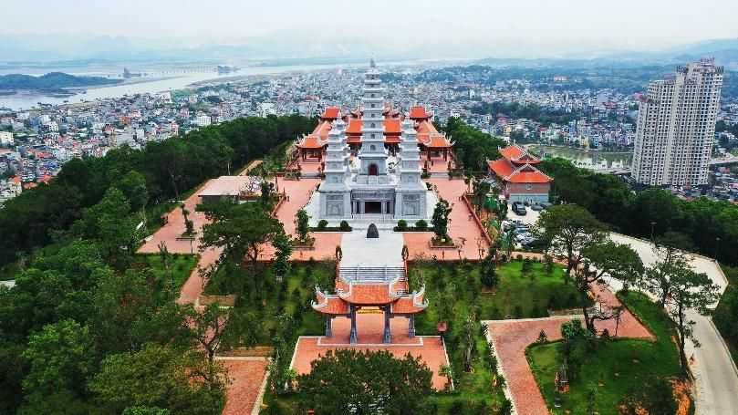 Quần thể tâm linh Bảo Hải Linh Thông Tự mang đậm dấu ấn chùa Việt cổ thế kỷ 17-18. Quần thể tâm linh Bảo Hải Linh Thông Tự mang đậm dấu ấn chùa Việt cổ thế kỷ 17-18.