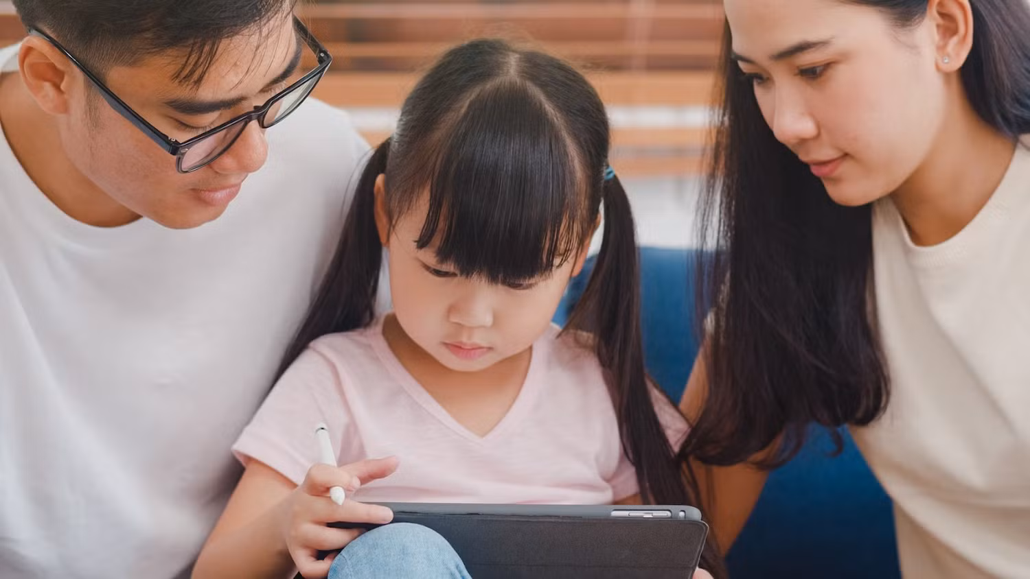 Nhiều bậc phụ huynh luôn băn khoăn khi chọn trường cho con.