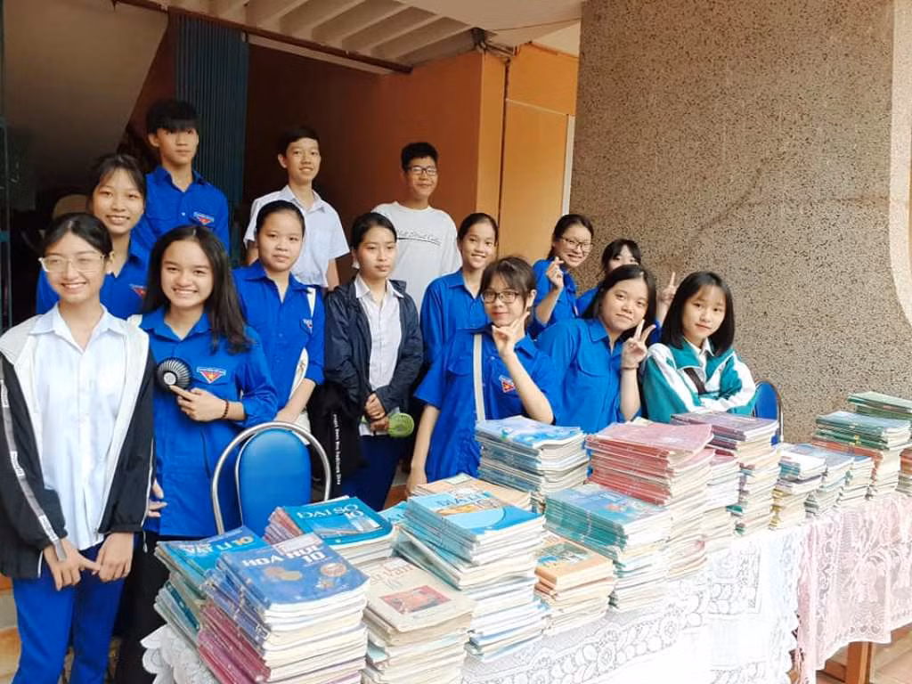 Những bộ sách cũ được các đoàn viên giữ gìn cẩn thận trong suốt một năm học.