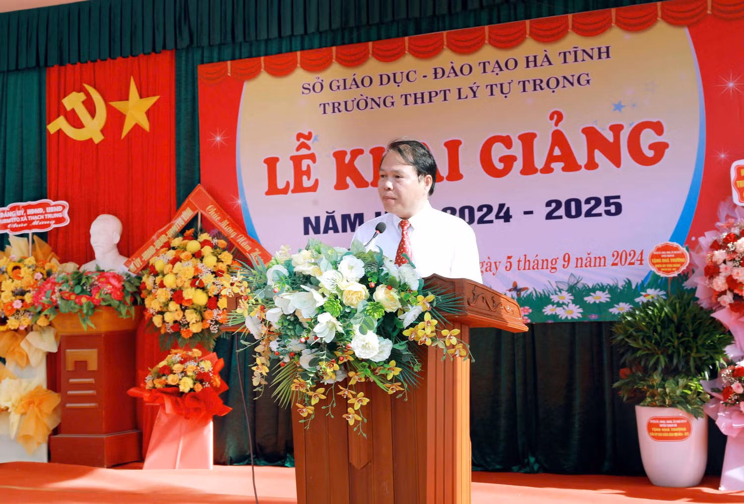 thay-phan-quang-tan-thpt-ly-tu-trong.jpg
