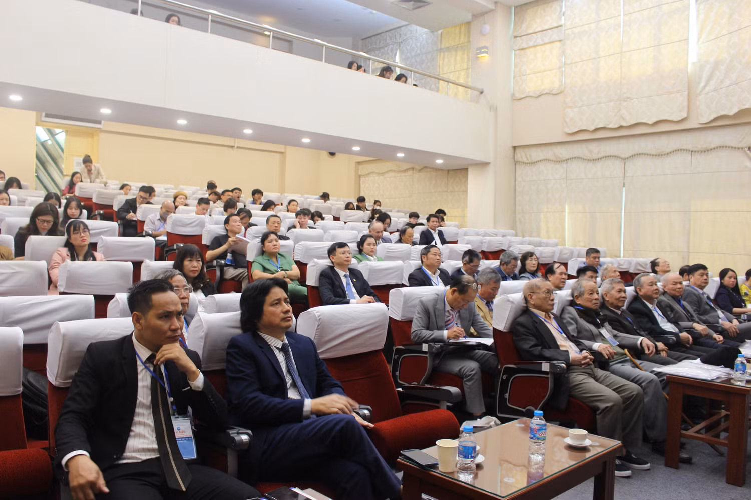 Hội thảo thu hút nhiều nhà khoa học, thầy cô, nghiên cứu sinh, học viên cao học và các bạn sinh viên.