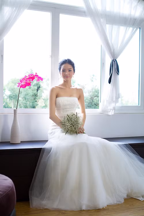 Bộ ảnh cưới của Phan Thị Lý được chụp tại chính căn nhà sang trọng của chồng cô tại TP HCM. Đây cũng là tổ ấm mà cô sẽ sinh sống sau khi kết hôn. Bộ ảnh cưới của Phan Thị Lý được chụp tại chính căn nhà sang trọng của chồng cô tại TP HCM. Đây cũng là tổ ấm mà cô sẽ sinh sống sau khi kết hôn.