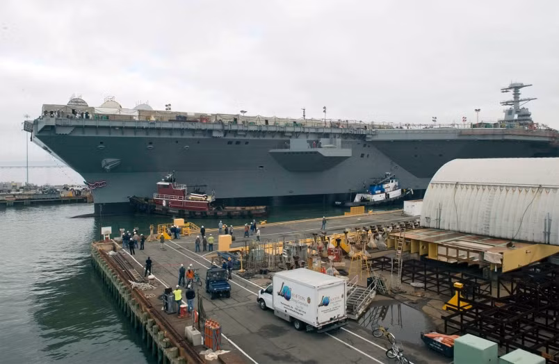 Tàu USS Gerald R.Ford tại xưởng đóng tàu. Tàu USS Gerald R.Ford tại xưởng đóng tàu.