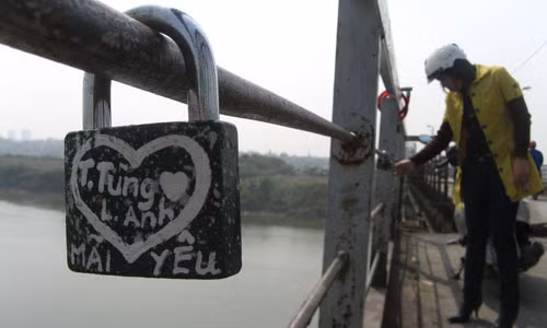 Cầu Long Biên còn có một tên gọi khác: ""Nơi bắt đầu và nơi kết thúc" - Ảnh: Internet Cầu Long Biên còn có một tên gọi khác: ""Nơi bắt đầu và nơi kết thúc" - Ảnh: Internet