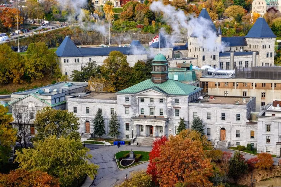 McGill là một trong những trường đại học hàng đầu của Canada.