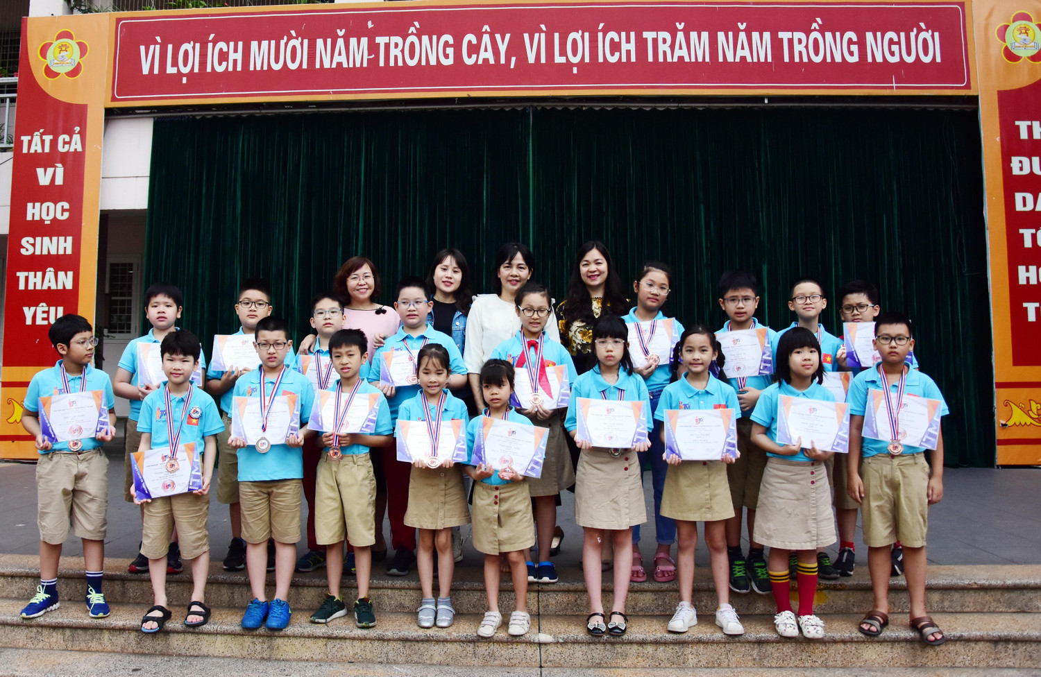Nhiều học sinh Trường Tiểu học Lý Thái Tổ giành giải trong cuộc thi này. Nhiều học sinh Trường Tiểu học Lý Thái Tổ giành giải trong cuộc thi này.