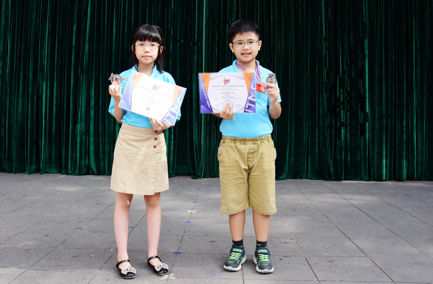 Học sinh Lê Đình Ngân Giang (Lớp 4A2) và Trần Minh Trí (Lớp 4Q1) Trường tiểu học Lý Thái Tổ giành Huy Chương Bạc. Học sinh Lê Đình Ngân Giang (Lớp 4A2) và Trần Minh Trí (Lớp 4Q1) Trường tiểu học Lý Thái Tổ giành Huy Chương Bạc.