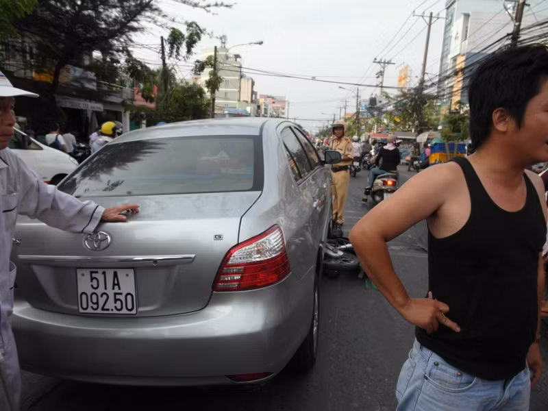 Đằng sau chiếc "xe điên" gây tai nạn kinh hoàng. Đằng sau chiếc "xe điên" gây tai nạn kinh hoàng.