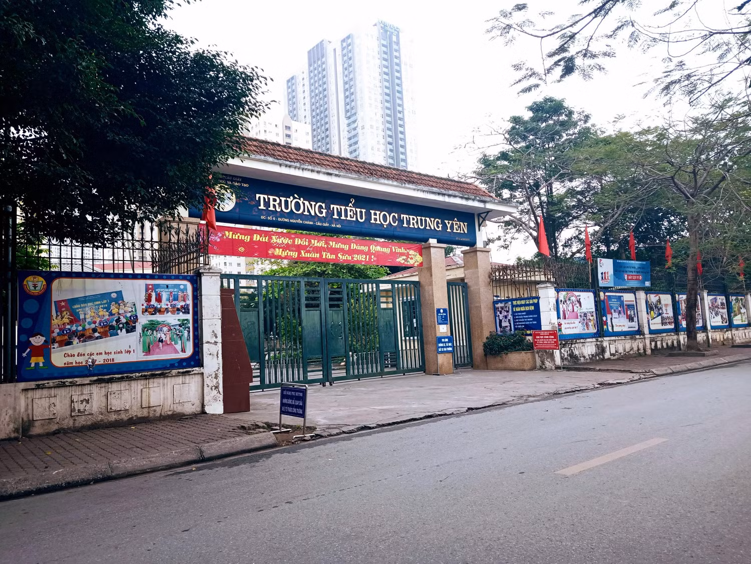 Đại diện Trưởng Tiểu học Trung Yên chi biết đã dừng hoạt động của căng tin và trả lại phí vệ sinh cho phụ huynh