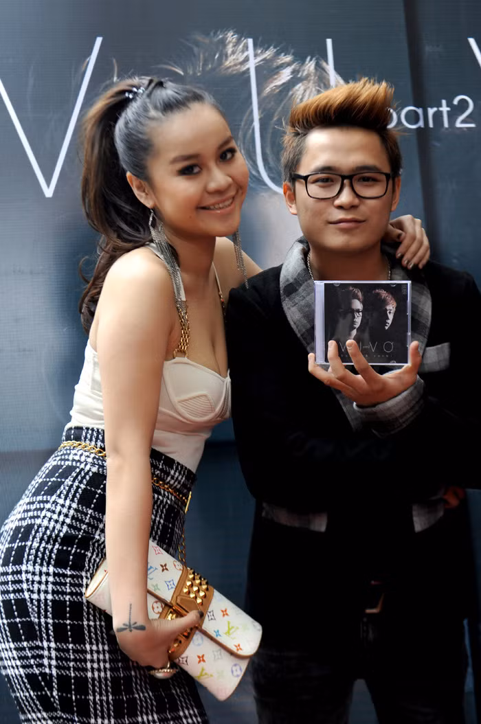 Hạnh Nguyên và Bueno. Bueno từng là thành viên cuả nhóm nhạc X4, Joker’s rule. Hạnh Nguyên và Bueno. Bueno từng là thành viên cuả nhóm nhạc X4, Joker’s rule.