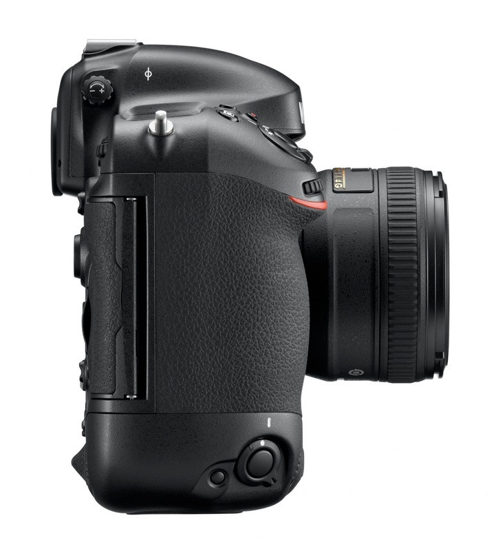 ể so sánh, chúng ta có thể thấy đối thủ của D4 rõ ràng là 1DX từ Canon. Máy Canon có độ phân giải cao hơn một chút, ISO tối đa bằng D4 nhưng xét về cấu hình thì D4 có vẻ bất lợi hơn khi ISO native chỉ là 12.800 còn 1DX là 51.200. Các thông số khác cũng cho thấy sự thua kém của D4 so với 1DX khi máy Canon có tới 61 điểm AF, 21 điểm cross-type trong khi Nikon là 51 điểm AF và 15 điểm cross-type. Ngoài ra, hệ thống đo sáng trên D4 là 91.000 điểm 3D Matrix RGB còn 1DX là 100.000 điểm. Xin nhấn mạnh là các con số này chỉ có ý nghĩa tham khảo vì cấu hình máy Nikon luôn thấp hơn Canon cùng đời và hệ thống đo sáng của D7000 cũng chỉ có 2056 điểm. Giá 1DX là 6.800$ bán vào tháng 3 năm nay trong khi D4 là 6.000$ vào tháng 2. ể so sánh, chúng ta có thể thấy đối thủ của D4 rõ ràng là 1DX từ Canon. Máy Canon có độ phân giải cao hơn một chút, ISO tối đa bằng D4 nhưng xét về cấu hình thì D4 có vẻ bất lợi hơn khi ISO native chỉ là 12.800 còn 1DX là 51.200. Các thông số khác cũng cho thấy sự thua kém của D4 so với 1DX khi máy Canon có tới 61 điểm AF, 21 điểm cross-type trong khi Nikon là 51 điểm AF và 15 điểm cross-type. Ngoài ra, hệ thống đo sáng trên D4 là 91.000 điểm 3D Matrix RGB còn 1DX là 100.000 điểm. Xin nhấn mạnh là các con số này chỉ có ý nghĩa tham khảo vì cấu hình máy Nikon luôn thấp hơn Canon cùng đời và hệ thống đo sáng của D7000 cũng chỉ có 2056 điểm. Giá 1DX là 6.800$ bán vào tháng 3 năm nay trong khi D4 là 6.000$ vào tháng 2.