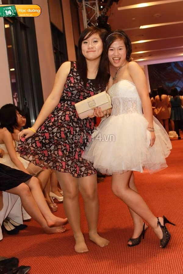 Đây là thông lệ hằng năm được teen lớp 11 Anh 1 trường THPT chuyên Hà Nội - Amsterdam tổ chức. Đây là thông lệ hằng năm được teen lớp 11 Anh 1 trường THPT chuyên Hà Nội - Amsterdam tổ chức.