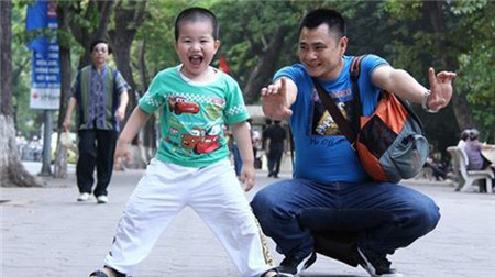 Diễn viên Tự Long và con trai