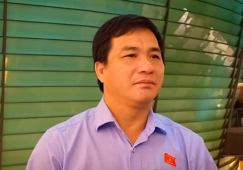 Đại biểu Dương Minh Tuấn cho rằng, phải công khai minh bạch số tiền hàng chục nghìn tỷ đồng tiền phí đường bộ dân đã nộp. Ảnh: Đ.T. Đại biểu Dương Minh Tuấn cho rằng, phải công khai minh bạch số tiền hàng chục nghìn tỷ đồng tiền phí đường bộ dân đã nộp. Ảnh: Đ.T.