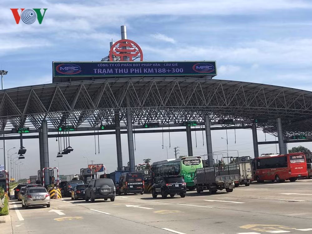Các trạm BOT vây kín, không có con đường nào miễn phí cho người dân đến Thủ đô. Ảnh: VOV. Các trạm BOT vây kín, không có con đường nào miễn phí cho người dân đến Thủ đô. Ảnh: VOV.