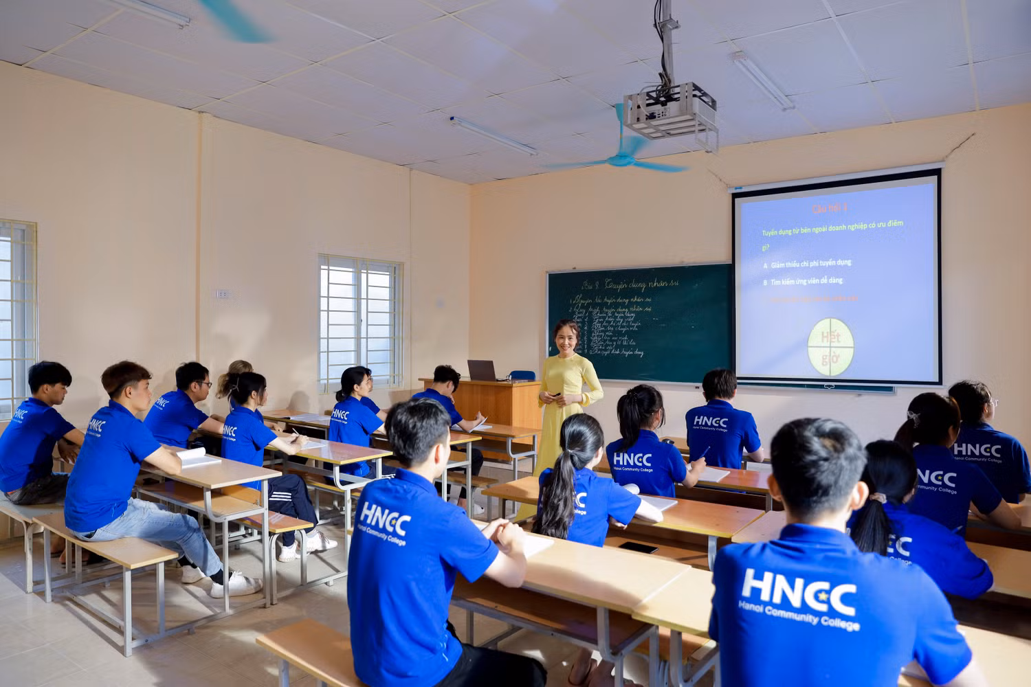 Giờ học tại trường Cao đẳng Cộng đồng Hà Nội. Ảnh: Nhà trường cung cấp Giờ học tại trường Cao đẳng Cộng đồng Hà Nội. Ảnh: Nhà trường cung cấp