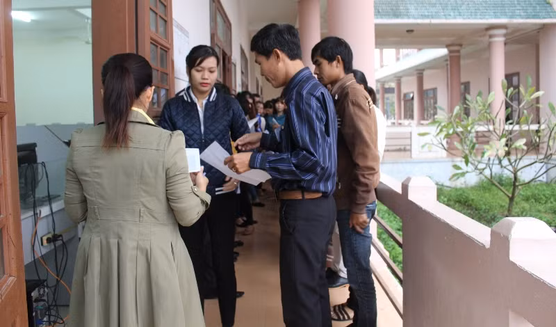 Hơn 1.141 bài thi trong kỳ thi tuyển giáo viên của Quảng Ngãi bị buộc phải chấm lại để thẩm định. Ảnh: AP