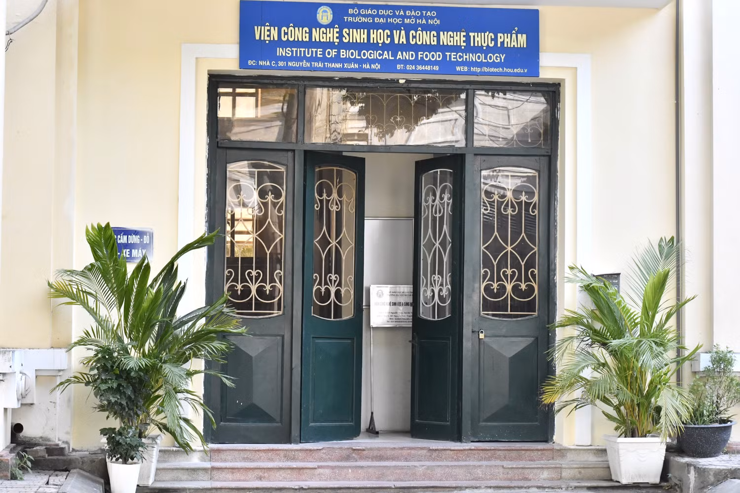 Cũng ở tòa nhà C, phía bên trái được nhà trường thuê cho Viện Công nghệ sinh học và Công nghệ thực phẩm. Ảnh: Ngọc Huệ