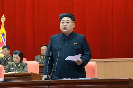 Ông Kim Jong-un đang phát biểu trong một cuộc họp ngày 26/4. Ảnh: Tân Hoa Xã.