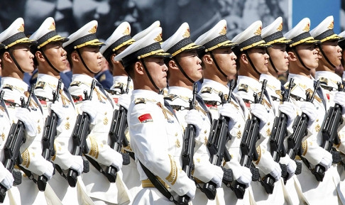 Khối nghi trượng quân đội Trung Quốc tham gia duyệt binh tại Quảng trường Đỏ 9/5, ảnh: Reuters.