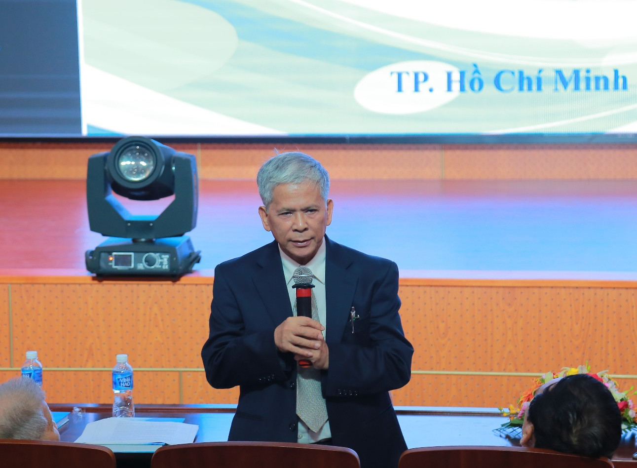 Giáo sư Lê Huy Bá cho rằng, biết nước nhiễm bẩn vẫn cung cấp cho dân là không chấp nhận được. Ảnh: Đại học Công nghệ Thực phẩm.