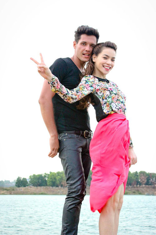 Chắc chắn style này sẽ trở thành xu hướng hot của các cô nàng ưa thích vẻ đẹp ngọt ngào, cổ điển. Xem thêm: Style Hồ Ngọc Hà / Thời trang công sở / Váy xinh