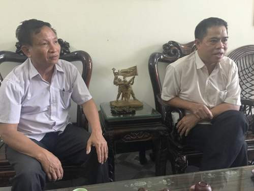 Ông Triều Đình Nhã (trái) và ông Bùi Văn Tâm (phải) đã nhận thiếu sót khi thu tiền nước sinh hoạt cao hơn so với quy định. Ảnh: PT Ông Triều Đình Nhã (trái) và ông Bùi Văn Tâm (phải) đã nhận thiếu sót khi thu tiền nước sinh hoạt cao hơn so với quy định. Ảnh: PT