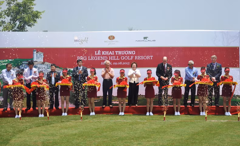 Tập đoàn BRG đã chính thức khai trương sân golf BRG Legend Hill Golf Resort tại xã Phù Linh, huyện Sóc Sơn, Hà Nội.