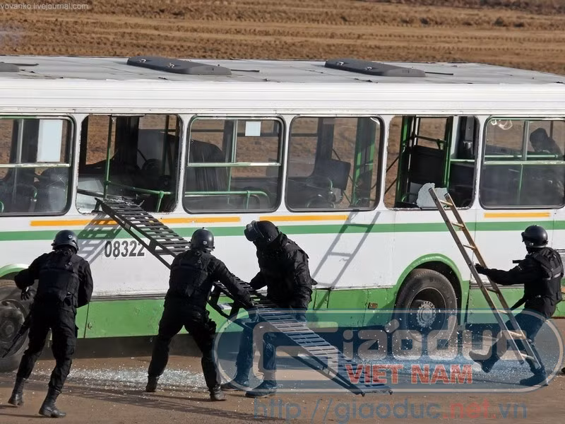 Giải cứu xe bus bị khủng bố bắt cóc Giải cứu xe bus bị khủng bố bắt cóc