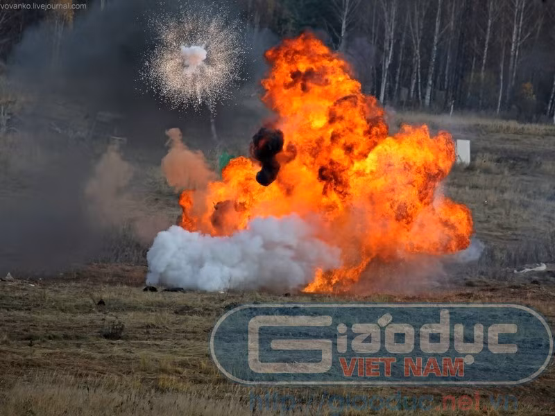Xe bọc thép chở bộ binh 8 bánh BTR-90. Xe bọc thép chở bộ binh 8 bánh BTR-90.