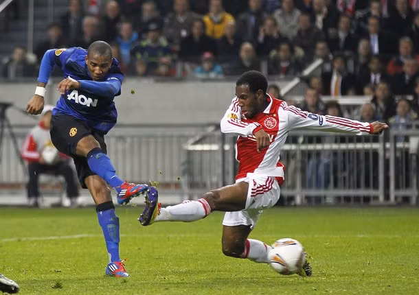 Pha xử lý dẫn tới bàn thắng mở tỷ số của Ashley Young Pha xử lý dẫn tới bàn thắng mở tỷ số của Ashley Young